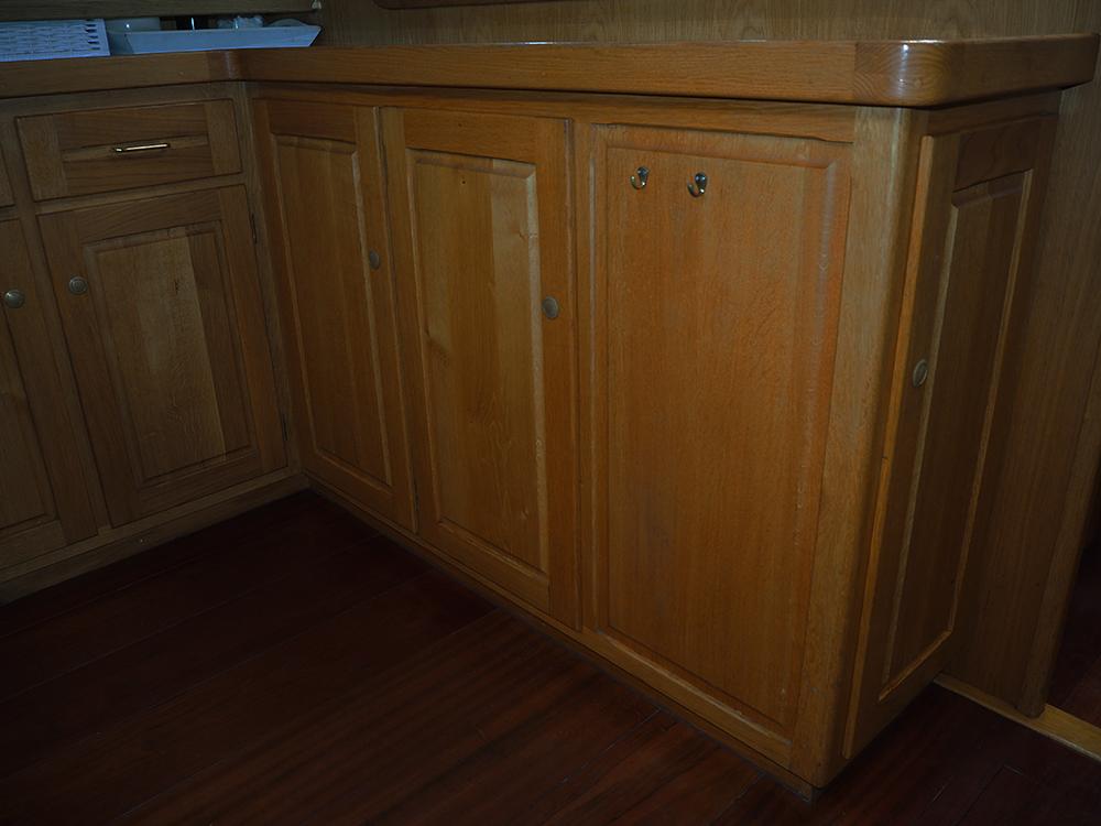 Saloon, Accommodation